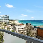 \'Aqua La Vista\' A Dreamy Coastal Escape By The Beach